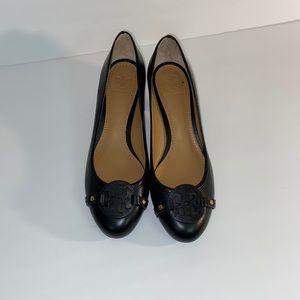 NWOT Tory Burch Black Round-Toe Chunky Heel Pumps
